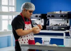 Entre harinas y oportunidades: un taller que apuesta a la inclusión laboral de personas con discapacidad en Río Gallegos