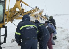 Vialidad Provincial refuerza operativos en rutas de Santa Cruz por el intenso temporal de nieve