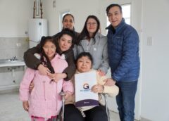 “Tener una vivienda es dignidad”: Valeria y Lucía recibieron las llaves de su nuevo hogar en el Barrio Municipal