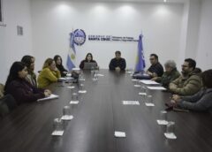 Provincia convocó a ADOSAC y AMET a una nueva paritaria docente